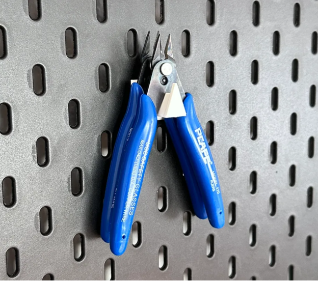 Pliers holder